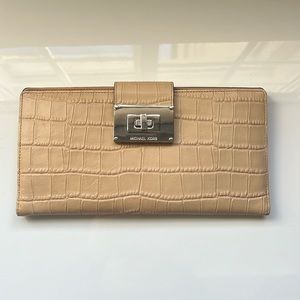 Michael Kors Clutch